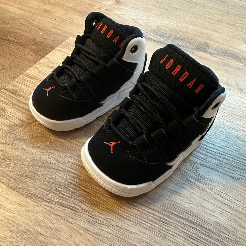 Nike Air Jordan Max Aura Baby Sneaker
